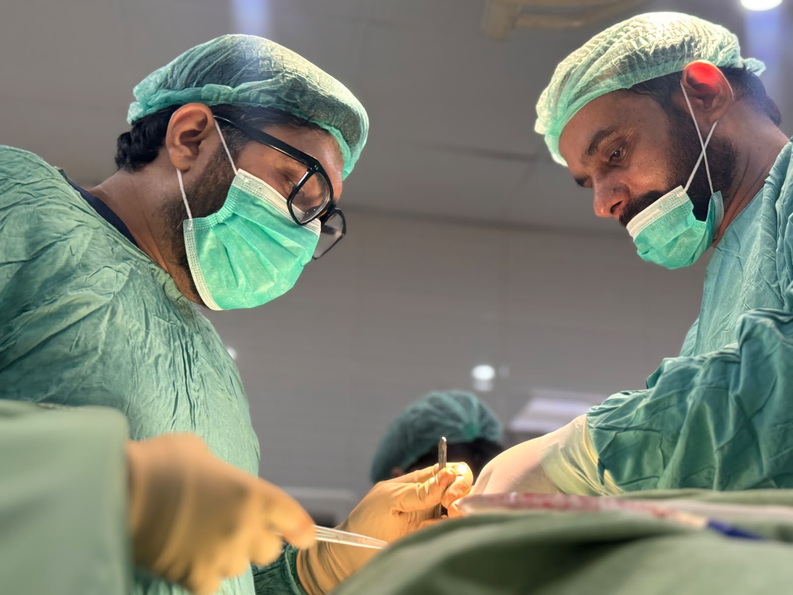 Dr. Arslan Ali and surgical team during an orthopedic procedure